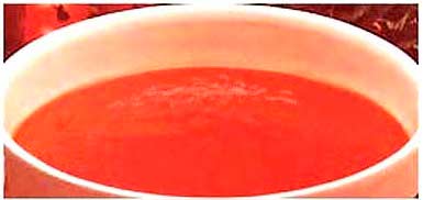 Соус из томатного пюре с луком к рыбе фотография