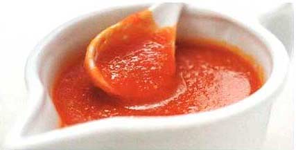 Соус томатный из помидоров основной для рыбы, мяса фотография