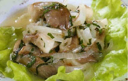 Грибы тушеные в белом вине с овощами