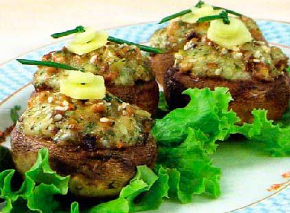 Шампиньоны, фаршированные сыром, соусом
