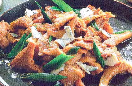 Грибы жареные с сыром маслом