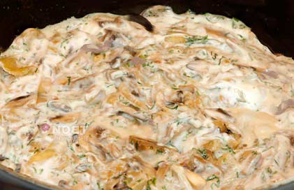 Рыжики жареные в сметане с луком