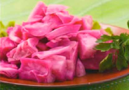 Капуста маринованная со свеклой и зеленью