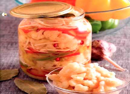 Капуста маринованная с яблоками и клюквой