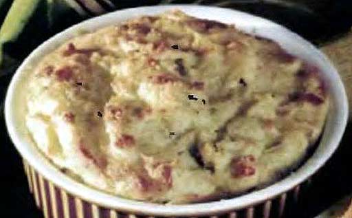 Картофель, запеченный с сыром, яйцами, грецкими орехами фотография