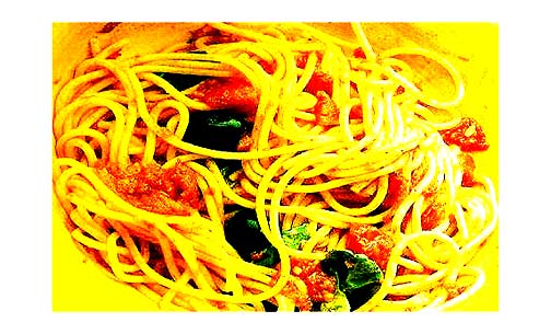 Спагетти с сыром острым соусом фотография