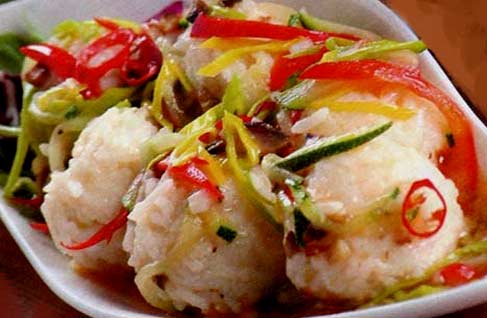 Рисовые шарики в овощном соусе с болгарским перцем фотография