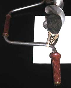 Сшитый из валенка чехол для ножей шнекового ледобура фотография
