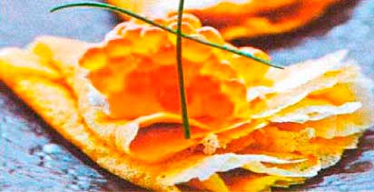 Блины с лососевой икрой и яйцами