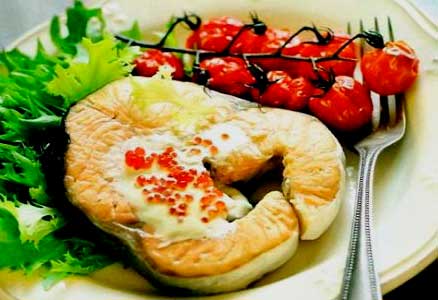 Лосось с начинкой и красной соленой икрой