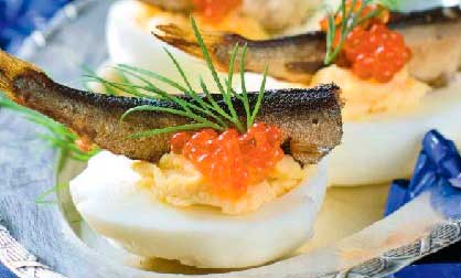 Закуска со шпротами и красной икрой