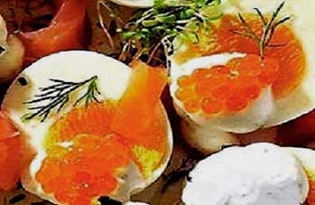 Яйца фаршированные красной икрой