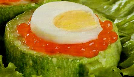 Бутерброд из кабачка с соленой икрой