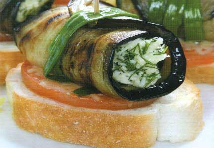 Закуска яичная с кабачком, красной икрой