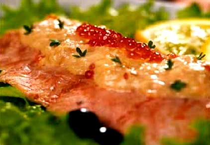 Закуска из лосося с икрой и кремом
