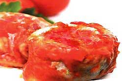 Рыбные колбаски из окуня под томатным соусом фотография