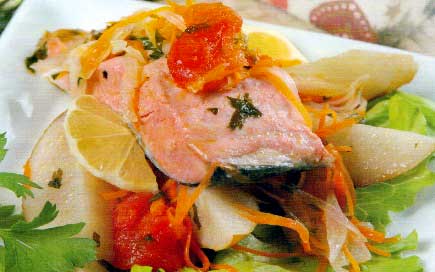 Горбуша тушеная с овощами и лимоном