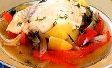 Рыба тушеная с картофелем, помидорами