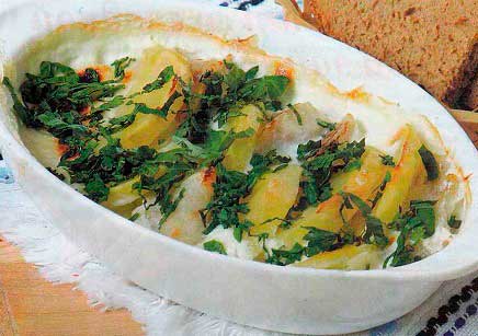 Рыба тушеная в молоке с картофелем