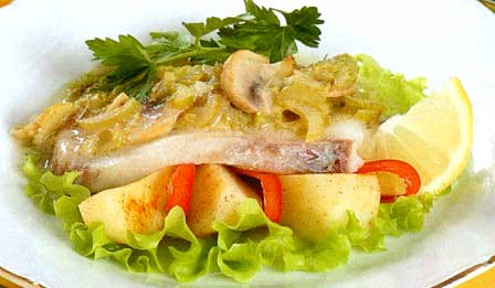 Треска тушеная с грибами и сельдереем