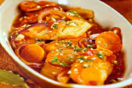 Треска тушеная с морковью луком помидорами