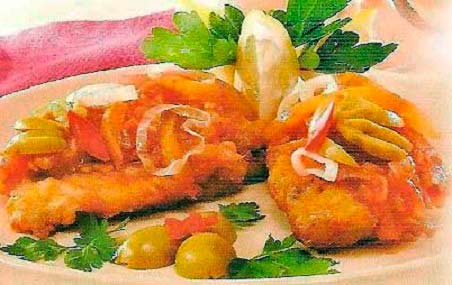 Рыба жареная в овощном соусе фотография