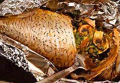 Рыба запеченная фаршированная грибами шпинатом фотография