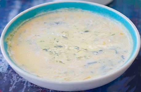 Сметанный соус с яблоками и корнем хрена