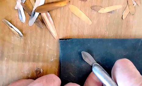 Самодельные отвесные блесны для ловли окуня с изгибом лепестка